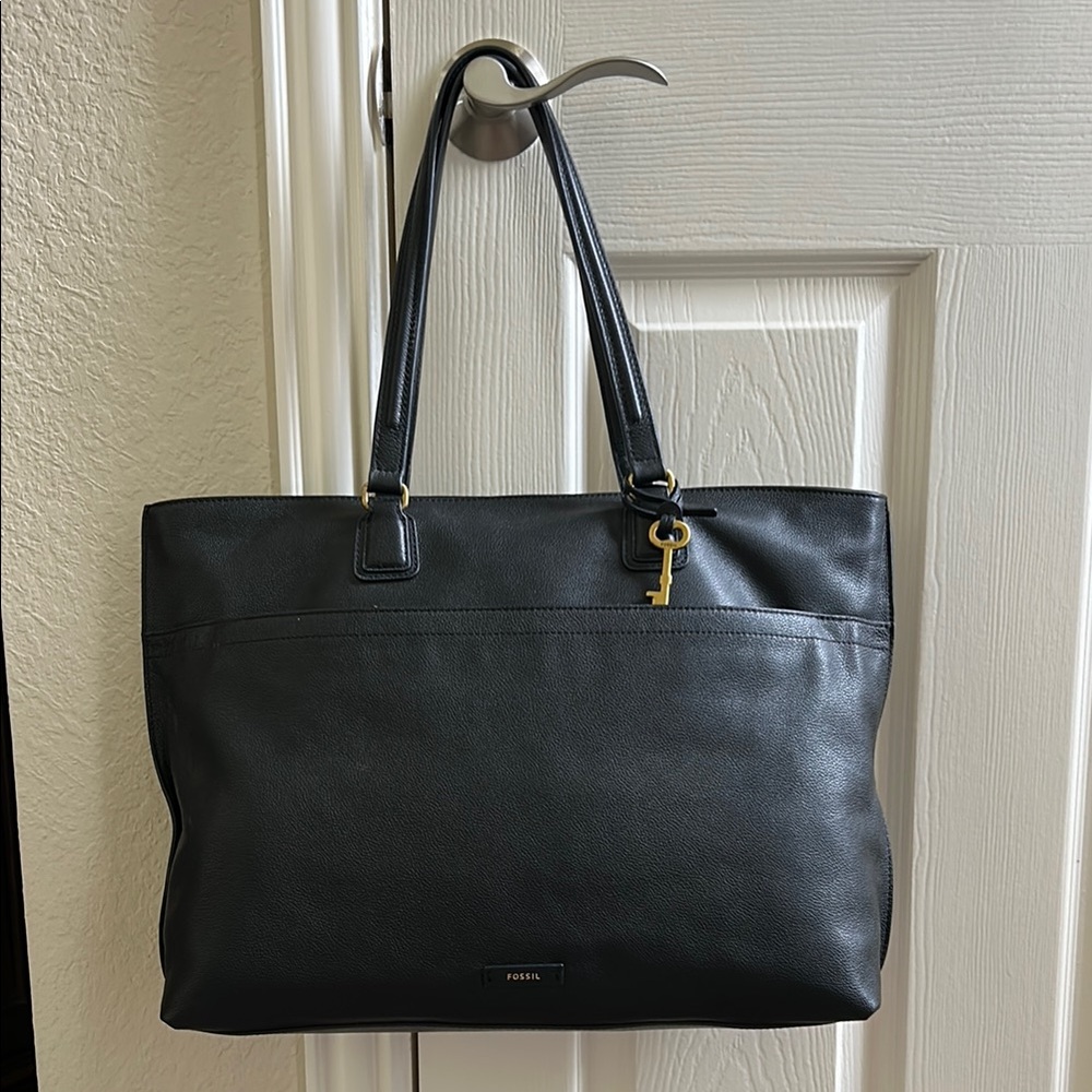 Fossil Julia Tote with Key, NWT